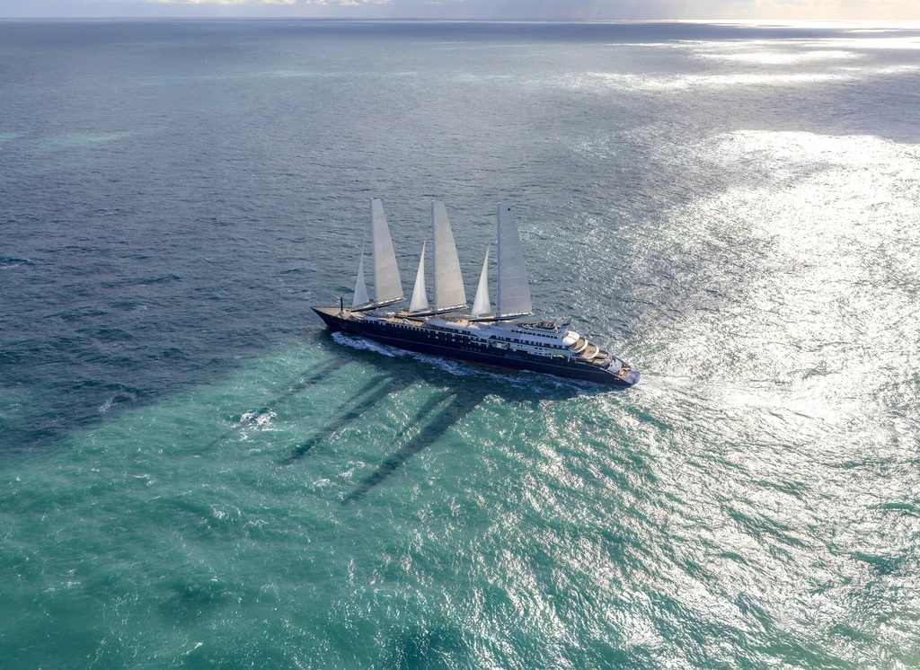 Corinthian sailing yacht at sea